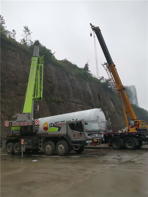 巫山县“不怕风雨冻”—— 吊车的 “恶劣环境适应” 技术